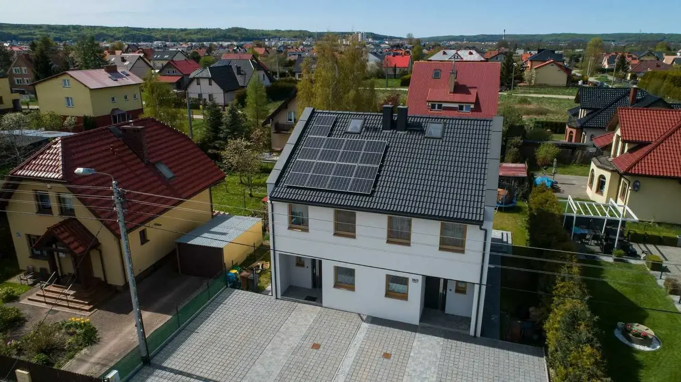 Domek bliżniak z fotowoltaiką 4,6 kWp