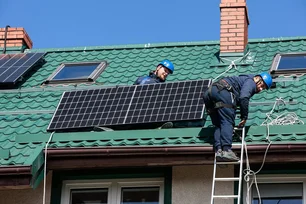 Montaż modułów PV na blachodachówce