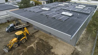 Dach płaski z instalacją PV balastową - Fotowoltaika konstrukcja balastowa
