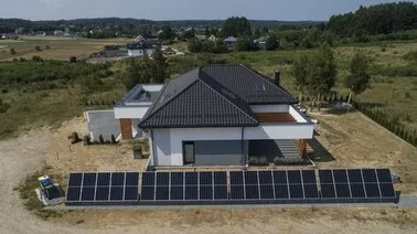 Gruntowa instalacja fotowoltaiczna 9,6 kWp z modułów dwustronnych