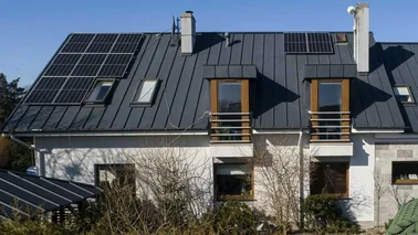 Instalacja fotowoltaiczna 9,88 kWp na dachu z blachy na rąbek Gdynia