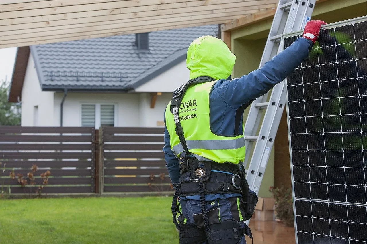 Sprawdź Jak się przygotować do montażu instalacji fotowoltaicznej. Instalator Biomaru w akcji